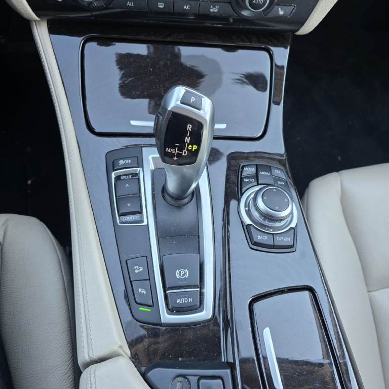 2013 BMW 5 Series Image 10