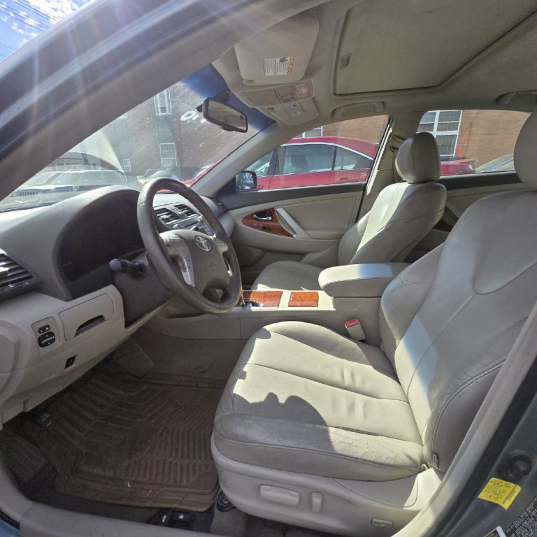 2011 Toyota Camry Image 7