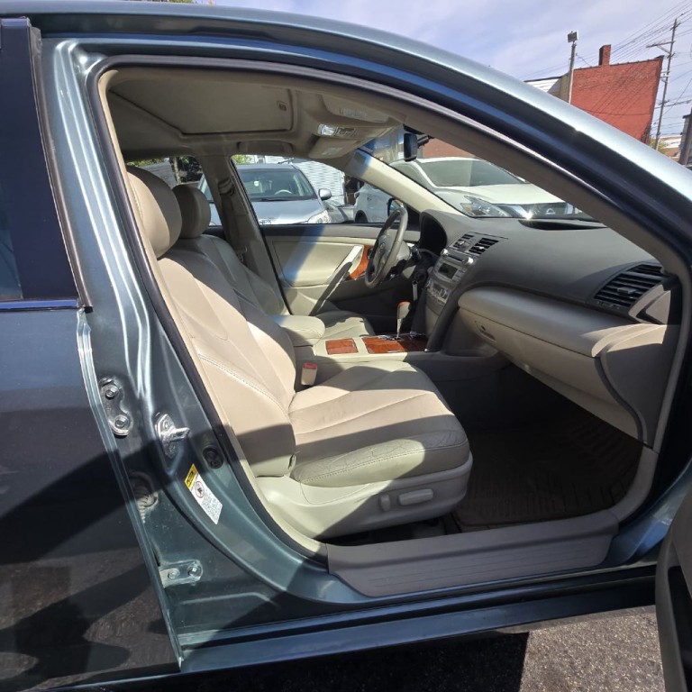 2011 Toyota Camry Image 12