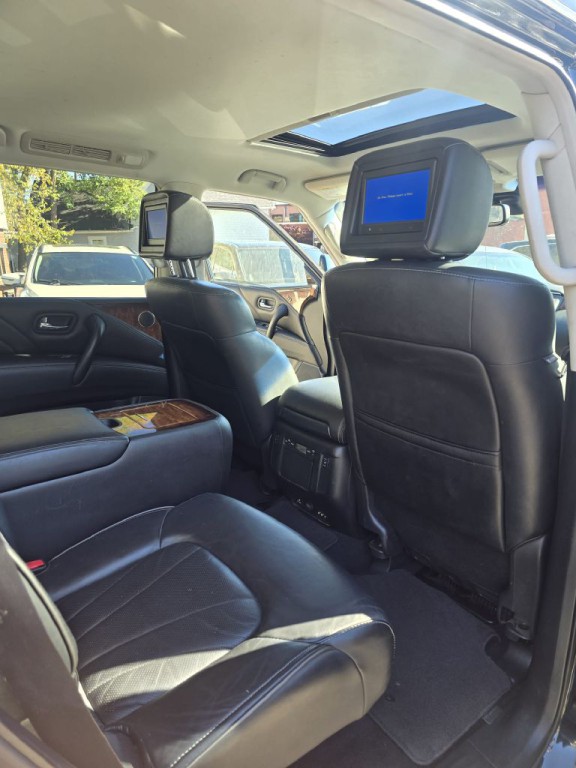 2015 INFINITI QX80 Image 10