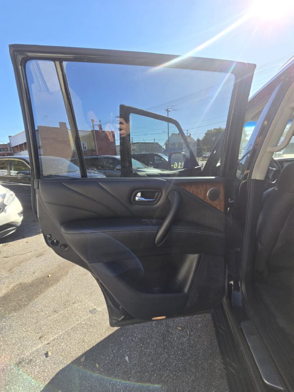 2015 INFINITI QX80 Image 15