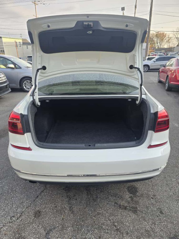 2018 Volkswagen Passat Image 15