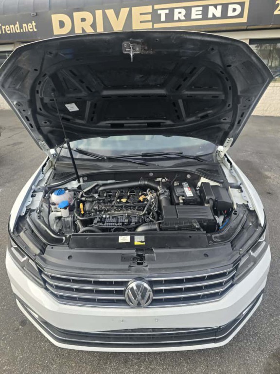 2018 Volkswagen Passat Image 17