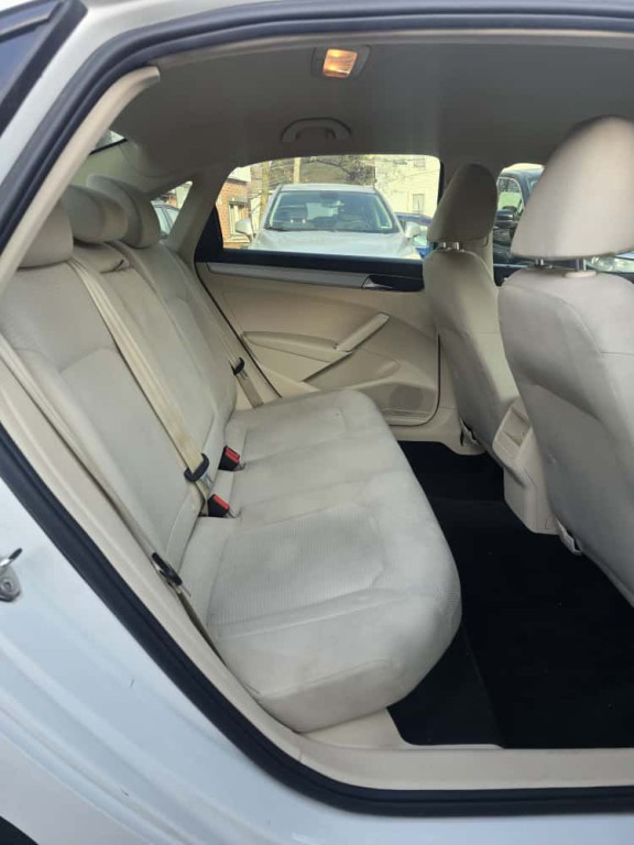 2018 Volkswagen Passat Image 18