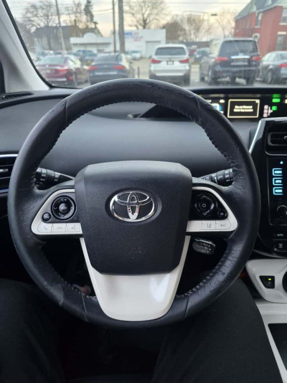 2016 Toyota Prius Image 2