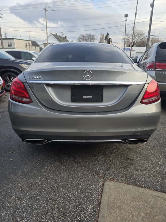 2015 Mercedes-Benz C-Class Image 3