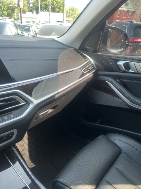 2019 BMW X7 Image 14