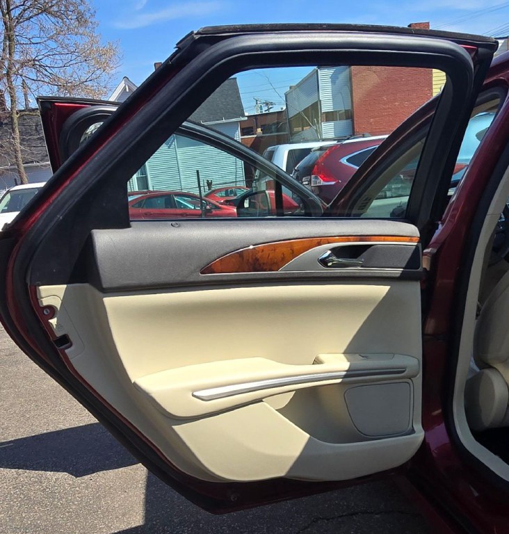 2014 Lincoln MKZ Image 9