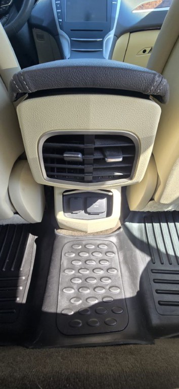 2014 Lincoln MKZ Image 16