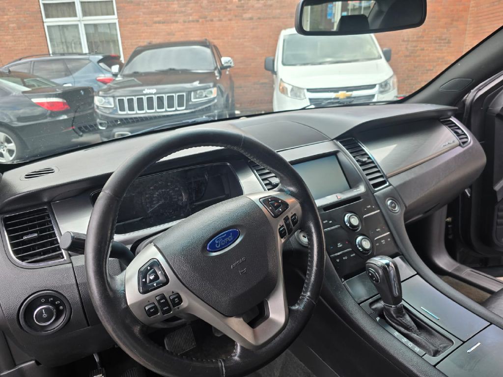 2013 Ford Taurus Image 8