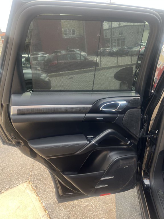 2016 Porsche Cayenne Image 10