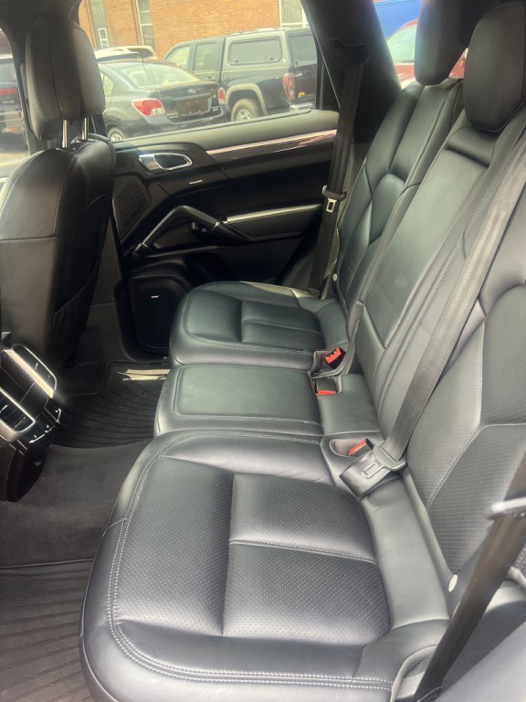 2016 Porsche Cayenne Image 11