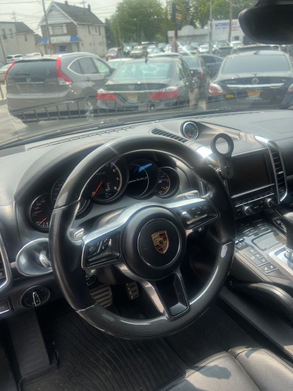 2016 Porsche Cayenne Image 14