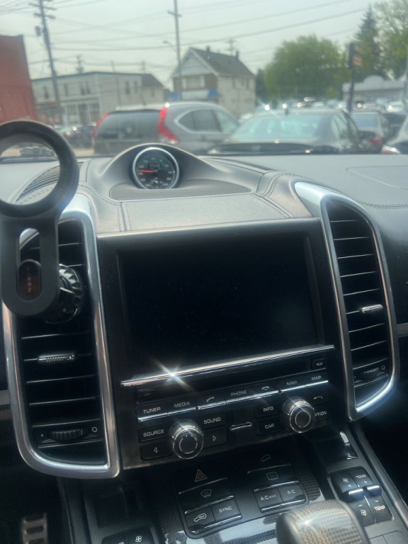 2016 Porsche Cayenne Image 16