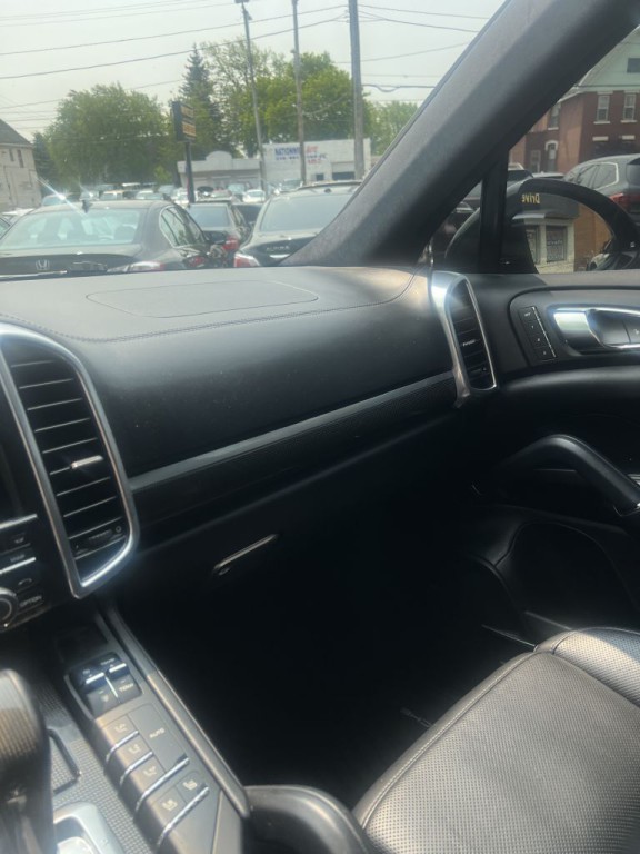 2016 Porsche Cayenne Image 17