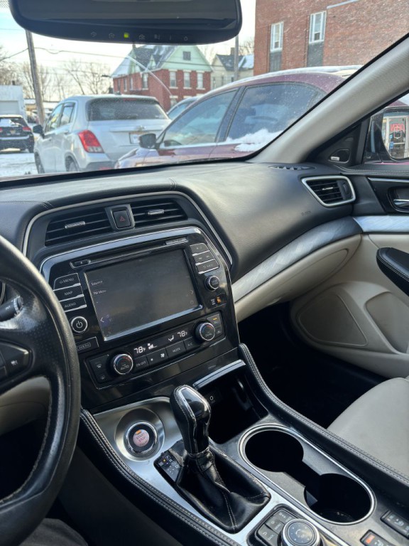 2017 Nissan Maxima Image 8