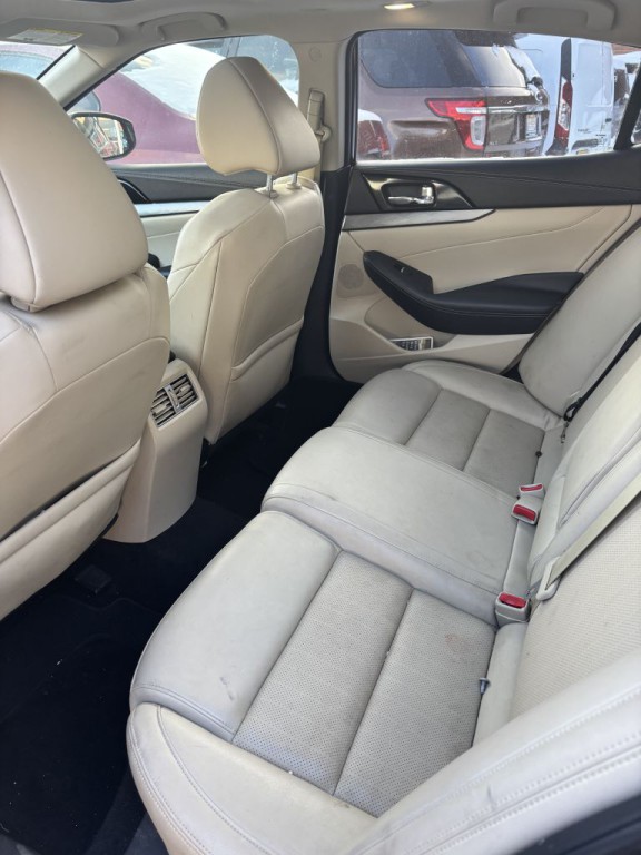 2017 Nissan Maxima Image 10