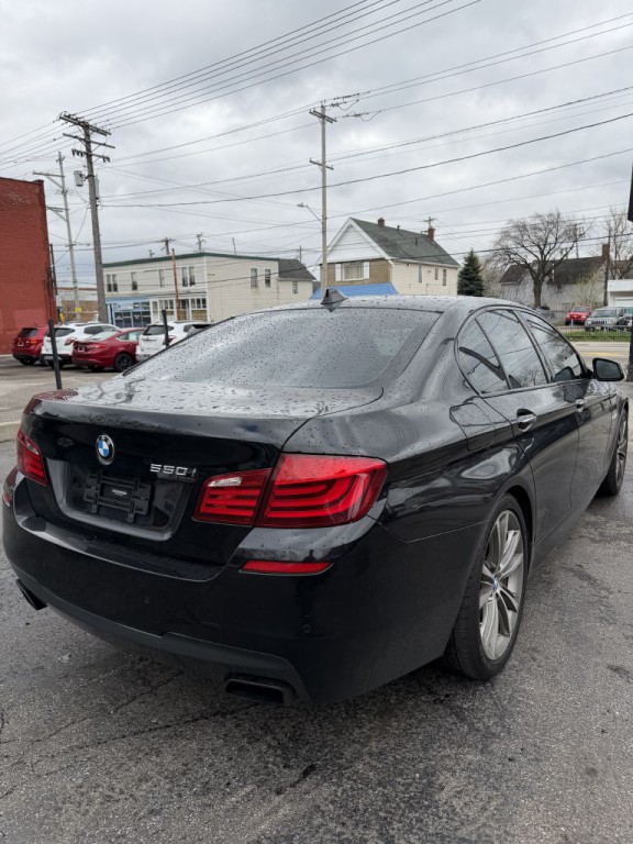 2012 BMW 5 Series Image 9