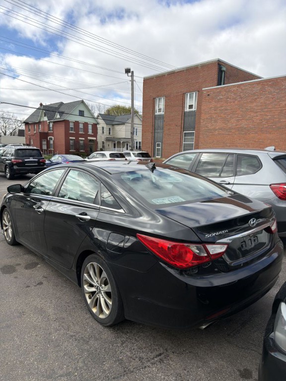 2013 Hyundai Sonata Image 2