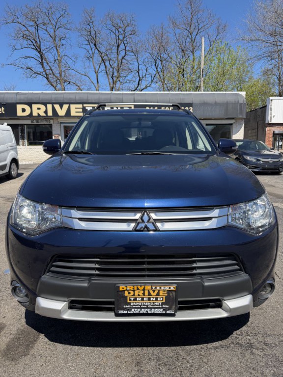 2015 Mitsubishi Outlander Image 2