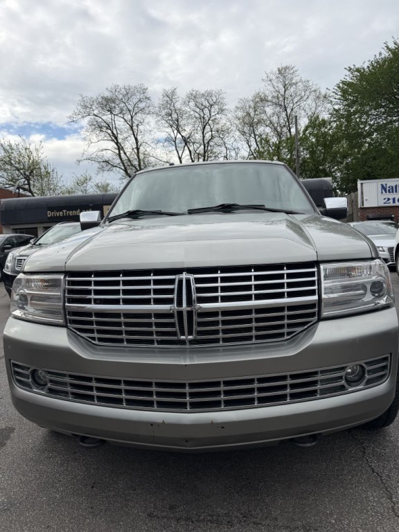 2008 Lincoln Navigator Image 2
