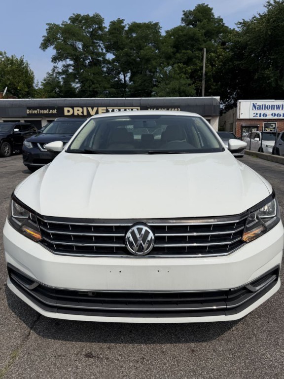 2018 Volkswagen Passat Image 2