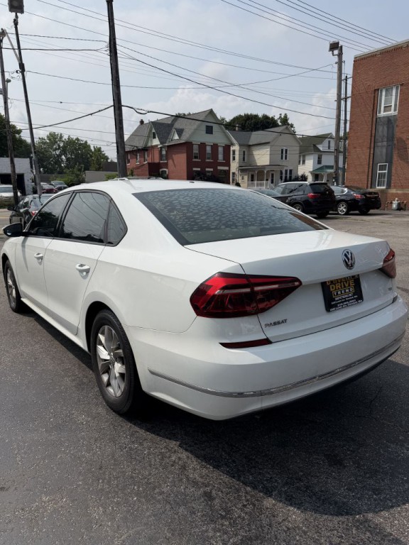 2018 Volkswagen Passat Image 6