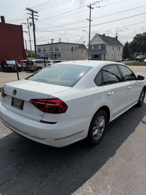 2018 Volkswagen Passat Image 8