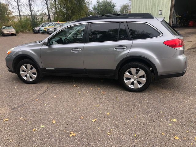 2011 Subaru Outback Image 1