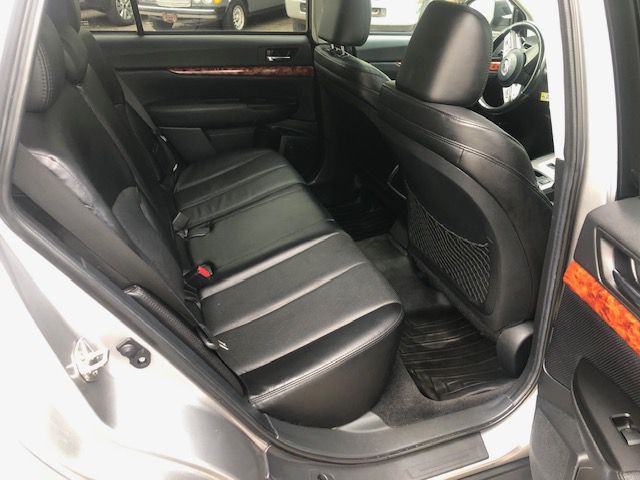 2011 Subaru Outback Image 9
