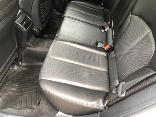 2011 Subaru Outback Image 10