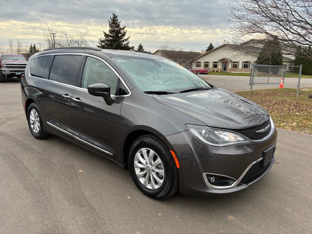 2017 Chrysler Pacifica Image 6