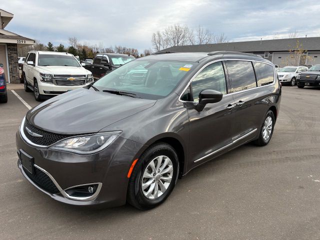 2017 Chrysler Pacifica Image 8