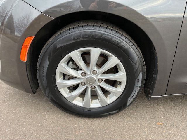 2017 Chrysler Pacifica Image 9