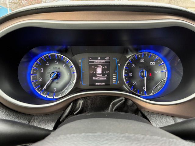 2017 Chrysler Pacifica Image 12