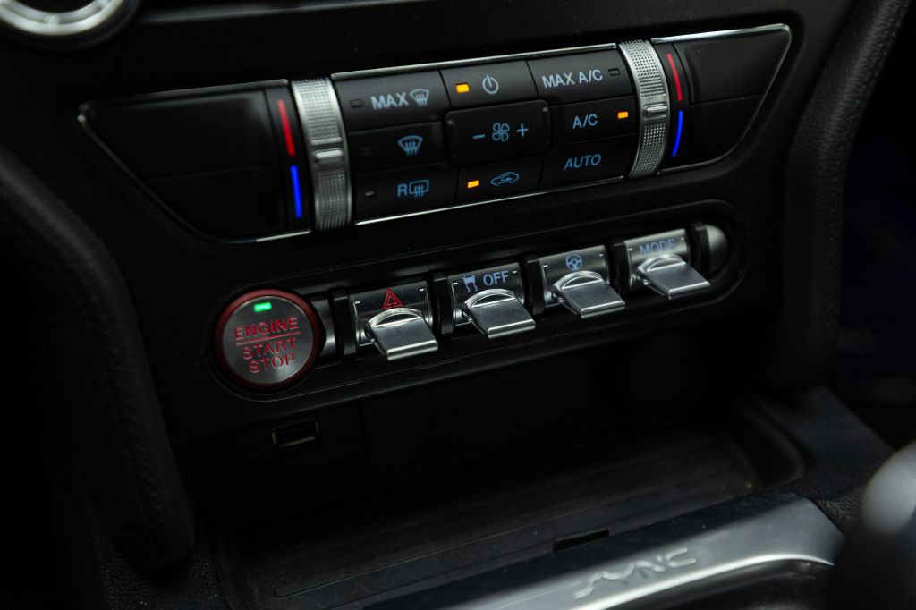2020 Ford Mustang Image 41