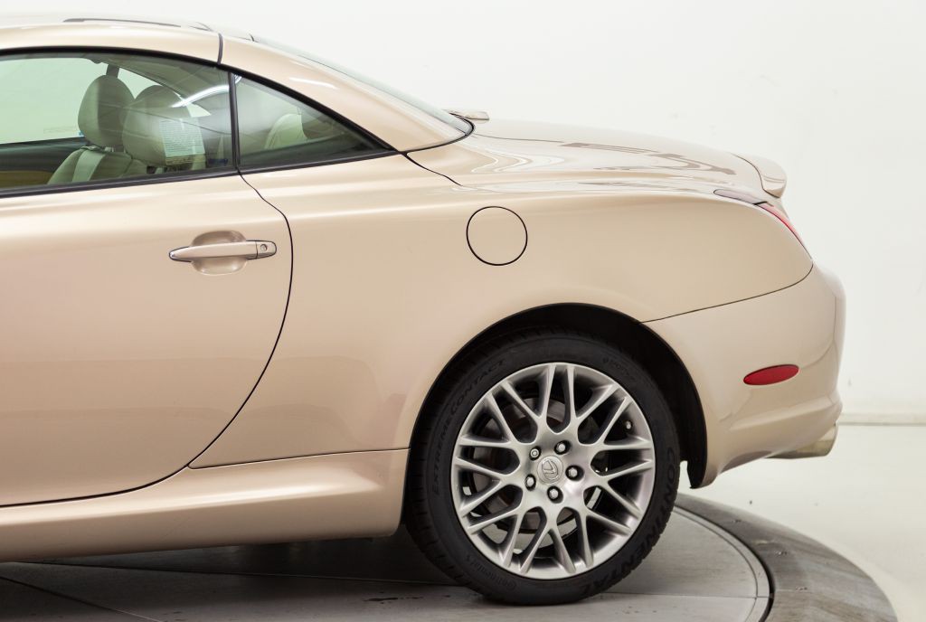 2005 Lexus SC Image 12