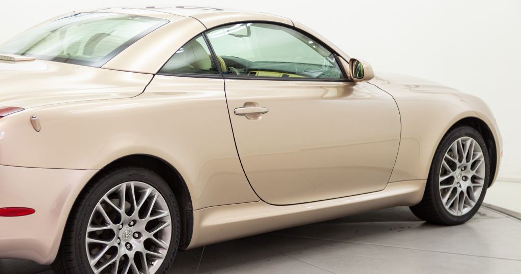 2005 Lexus SC Image 16