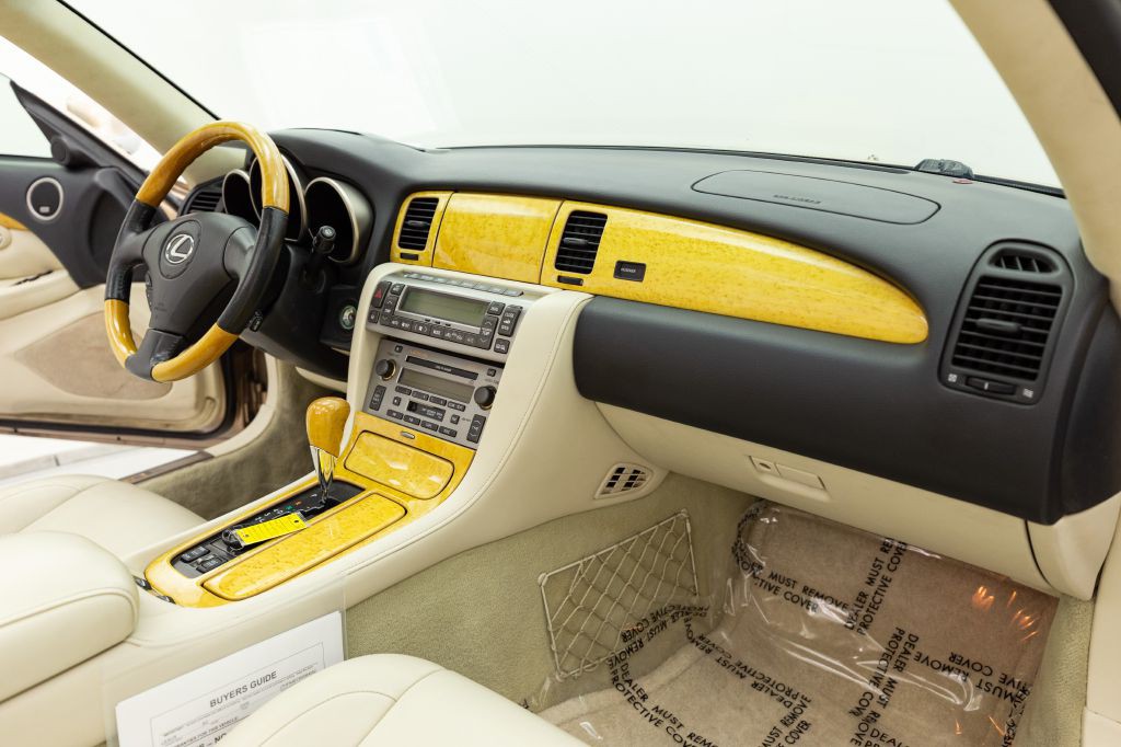 2005 Lexus SC Image 32