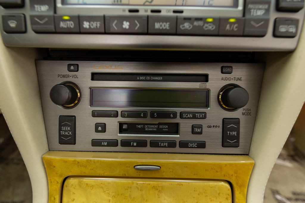 2005 Lexus SC Image 43
