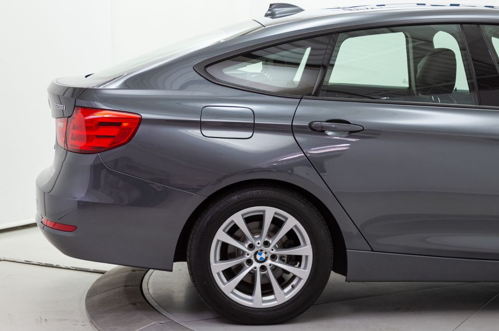 2014 BMW 3 Series Image 15
