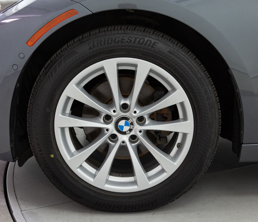 2014 BMW 3 Series Image 19