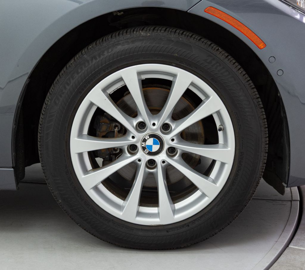 2014 BMW 3 Series Image 21