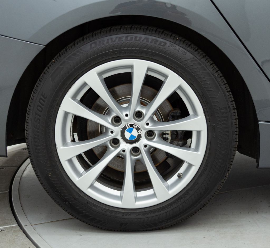 2014 BMW 3 Series Image 22