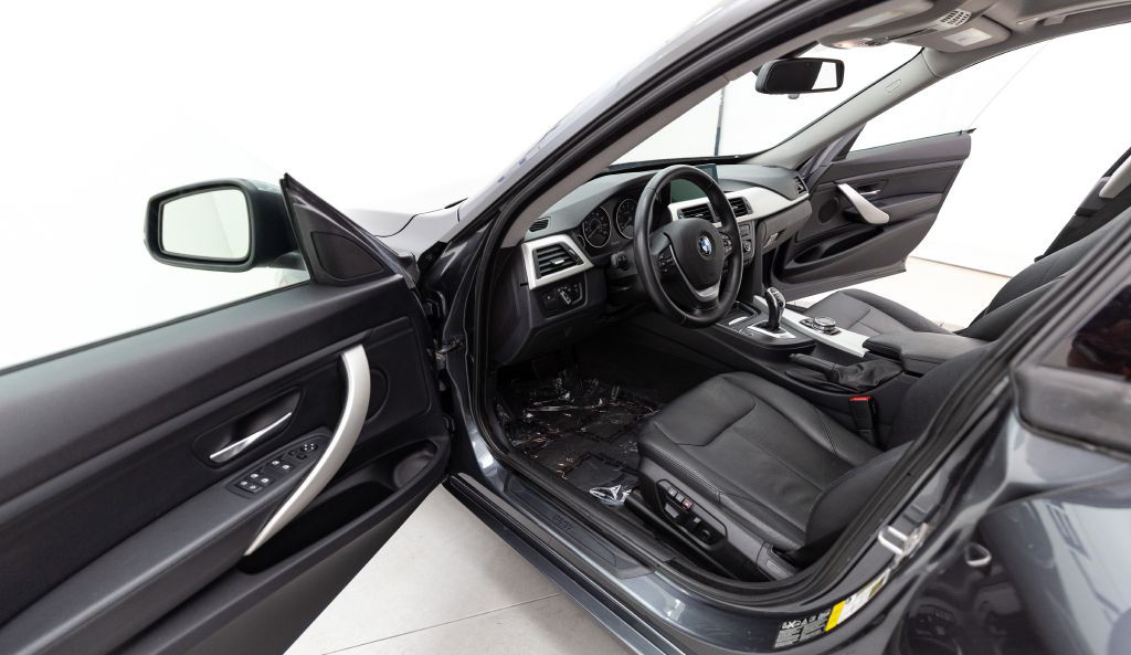 2014 BMW 3 Series Image 26