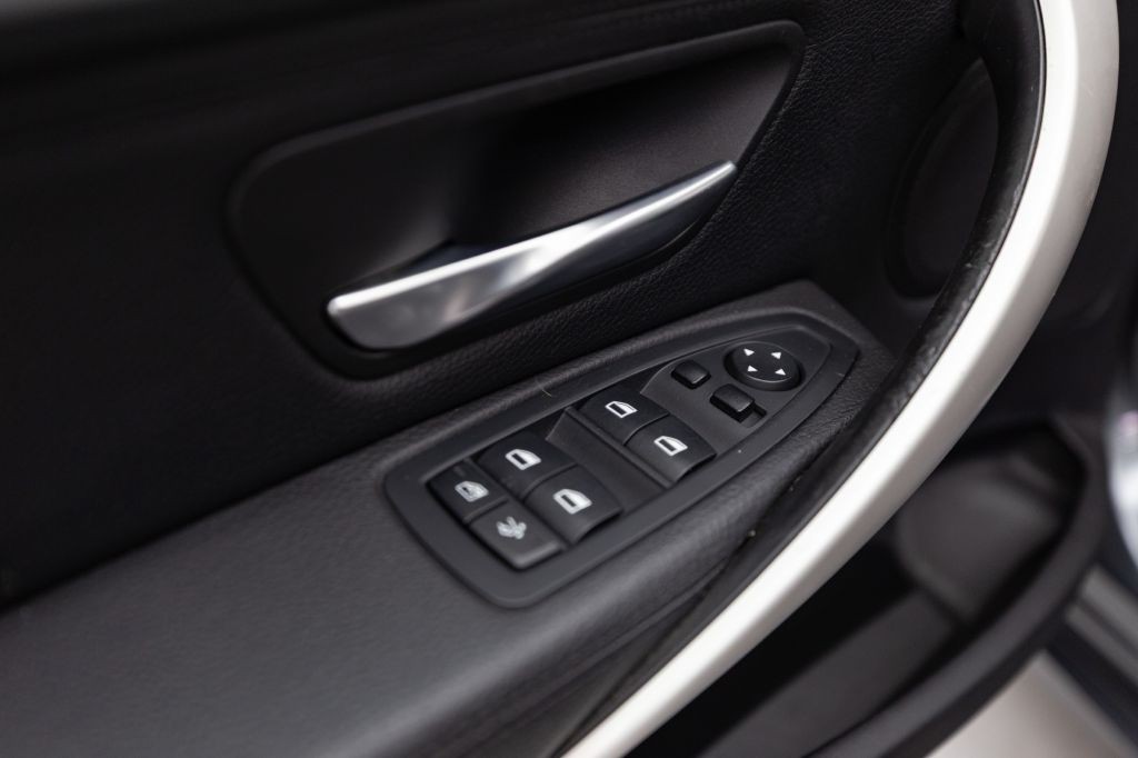 2014 BMW 3 Series Image 28