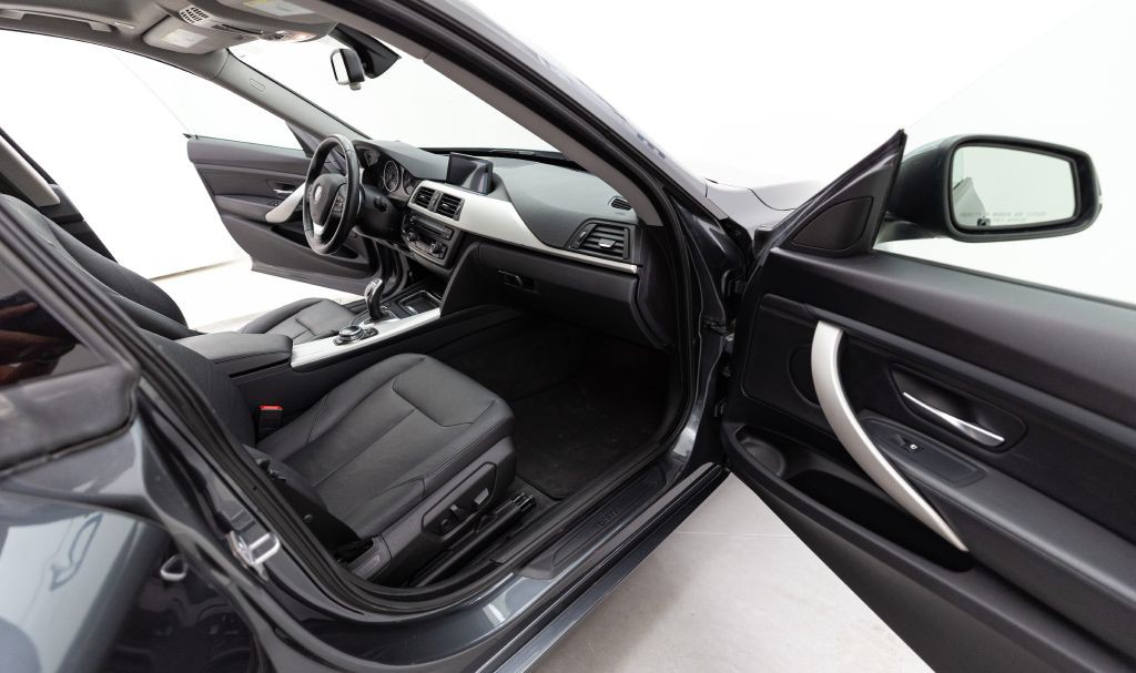 2014 BMW 3 Series Image 33