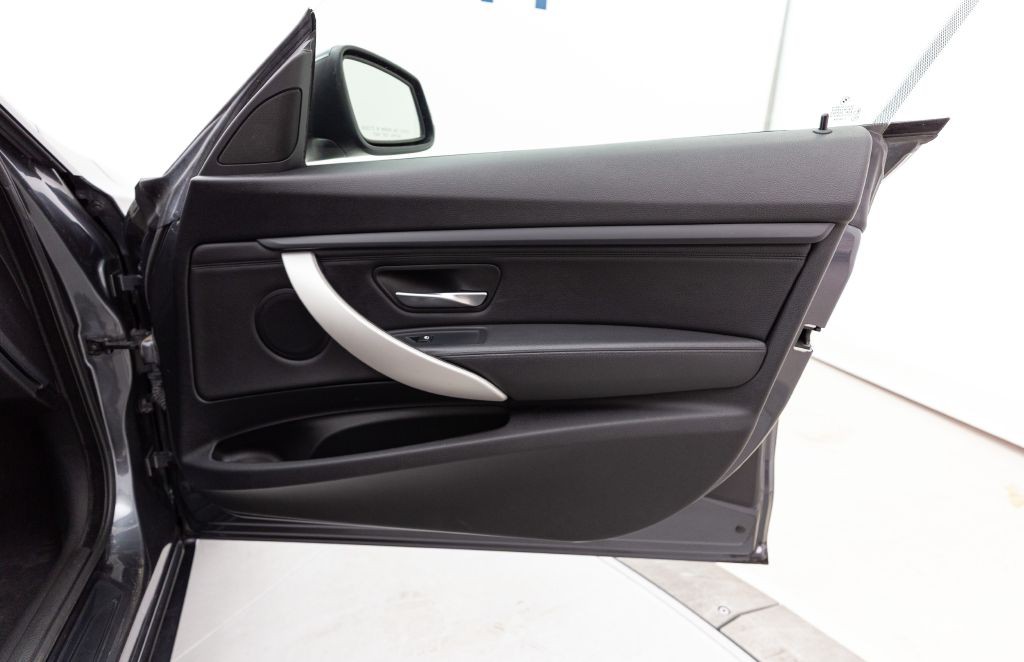 2014 BMW 3 Series Image 34