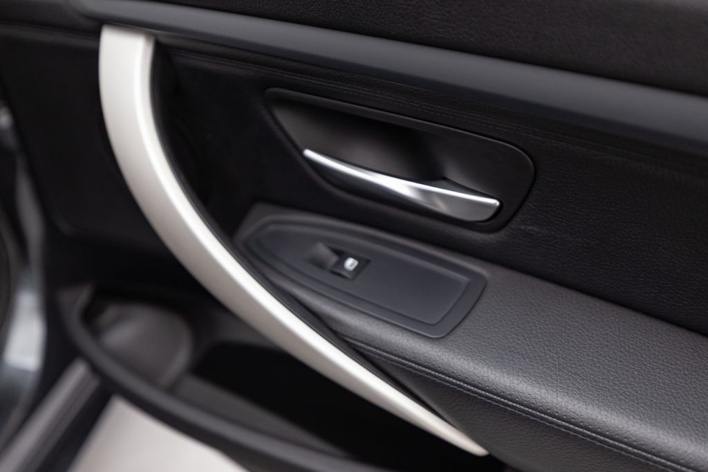 2014 BMW 3 Series Image 35