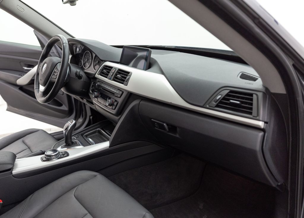 2014 BMW 3 Series Image 40
